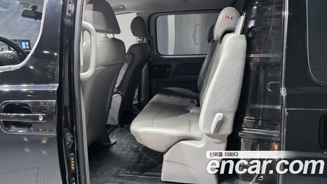 Hyundai Grand Starex Van 5-Seater Style 2021 — фото 12