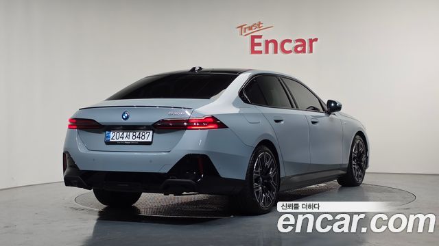 BMW 5 Series (G60) 530e M Sport Pro 2024 — фото 2