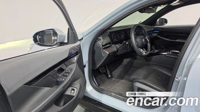 BMW 5 Series (G60) 530e M Sport Pro 2024 — фото 10