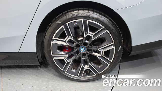 BMW 5 Series (G60) 530e M Sport Pro 2024 — фото 27