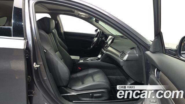 Honda Accord (X) 2.0 Turbo Sport 2018 — фото 11