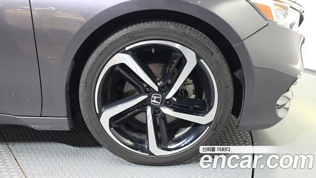 Honda Accord (X) 2.0 Turbo Sport 2018 — фото 21
