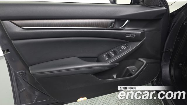 Honda Accord (X) 2.0 Turbo Sport 2018 — фото 24