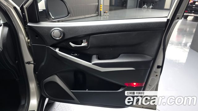 KG Mobility (SsangYong) Korando C 2.0 CVT 2WD Deluxe 2014 — фото 25