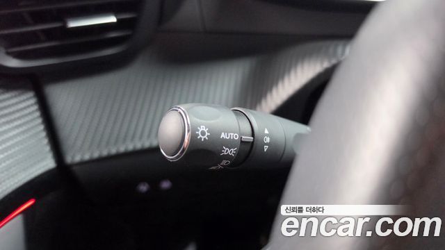 Peugeot e-208 (II) GT Line 2022 — фото 13