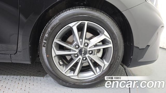 Kia K3 (II) 1.6 Prestige 2023 — фото 27
