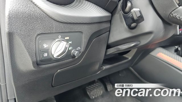 Audi Q2 35 TDI Premium 2020 — фото 20