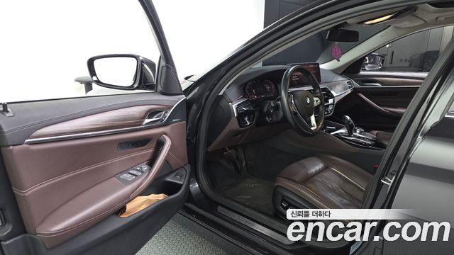 BMW 5 Series (G30) 523d xDrive Luxury 2021 — фото 10