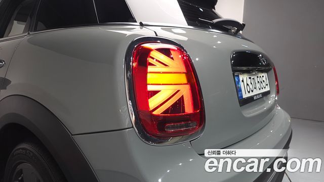 MINI Cooper 5Door Classic Third Generation 2023 — фото 23