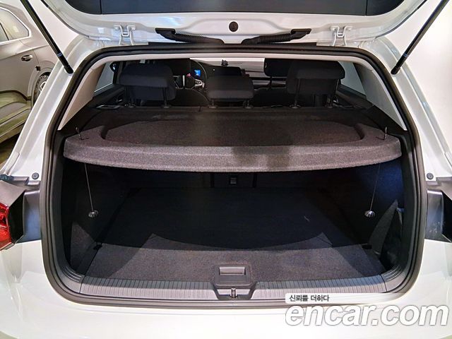 Volkswagen Golf (VIII) 2.0 TDI Prestige 2024 — фото 17