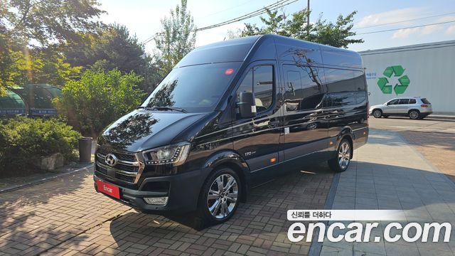 Hyundai Solati 15-seater Luxury