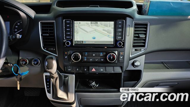 Hyundai Solati 15-seater Luxury 2024 — фото 14