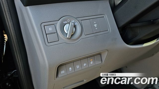 Hyundai Solati 15-seater Luxury 2024 — фото 18