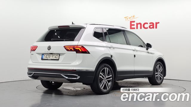 Volkswagen Tiguan Allspace 2.0 TSI Prestige 2023 — фото 2