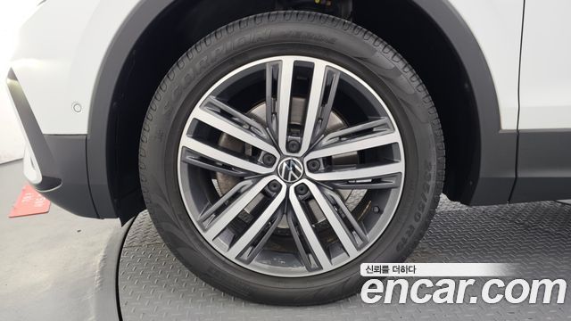 Volkswagen Tiguan Allspace 2.0 TSI Prestige 2023 — фото 5
