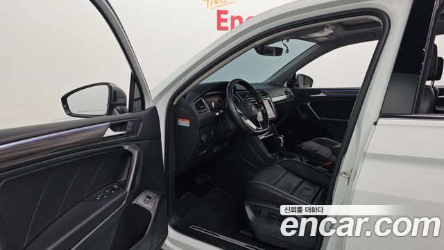 Volkswagen Tiguan Allspace 2.0 TSI Prestige 2023 — фото 10
