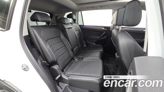 Volkswagen Tiguan Allspace 2.0 TSI Prestige 2023 — фото 15