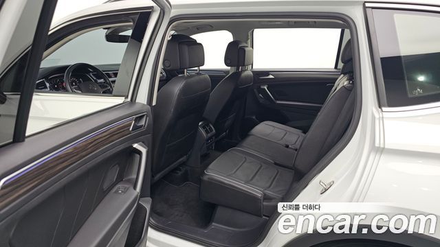 Volkswagen Tiguan Allspace 2.0 TSI Prestige 2023 — фото 16
