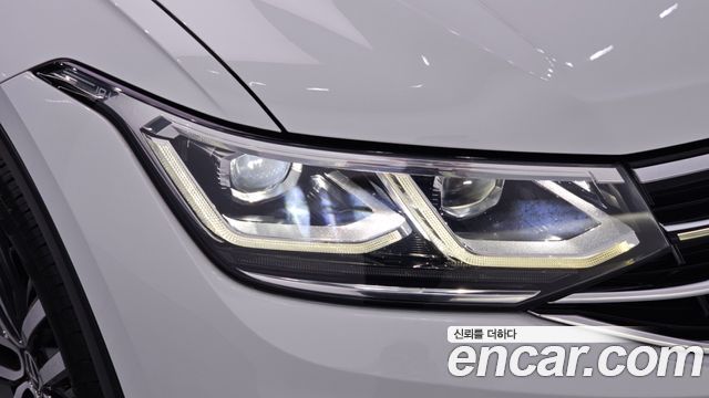 Volkswagen Tiguan Allspace 2.0 TSI Prestige 2023 — фото 28