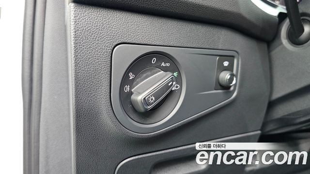 Volkswagen Tiguan Allspace 2.0 TSI Prestige 2023 — фото 35