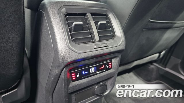 Volkswagen Tiguan Allspace 2.0 TSI Prestige 2023 — фото 37