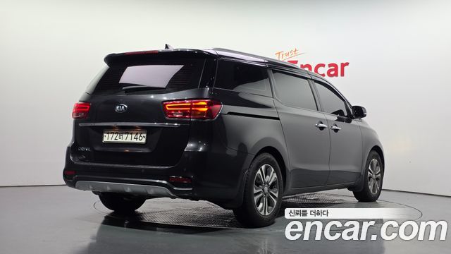 Kia Carnival 9-Seater Luxury 2019 — фото 2