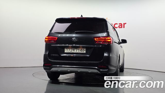 Kia Carnival 9-Seater Luxury 2019 — фото 4