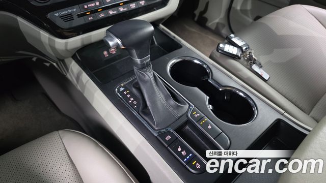 Kia Carnival 9-Seater Luxury 2019 — фото 9