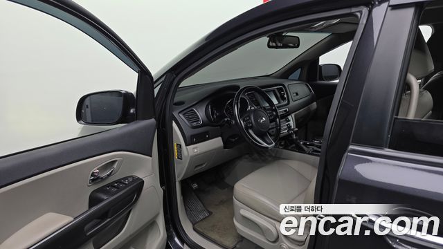 Kia Carnival 9-Seater Luxury 2019 — фото 10