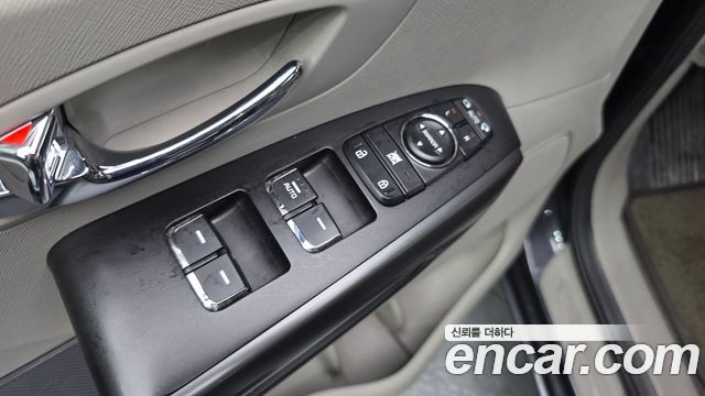 Kia Carnival 9-Seater Luxury 2019 — фото 12