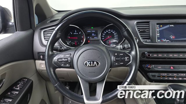 Kia Carnival 9-Seater Luxury 2019 — фото 13