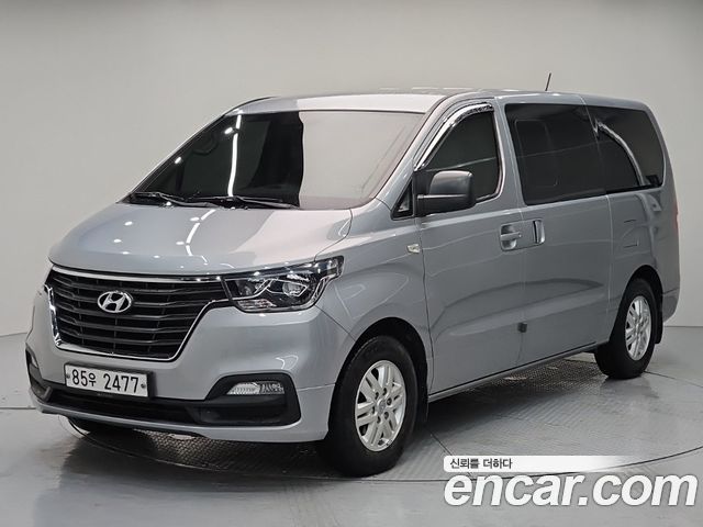 Hyundai Grand Starex Van 5-Seater Modern 2021 — фото 1