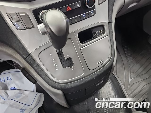 Hyundai Grand Starex Van 5-Seater Modern 2021 — фото 8
