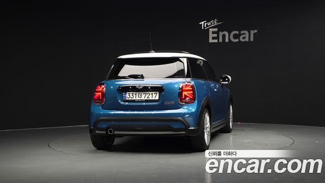 MINI Cooper Classic Plus Launch Pack Third Generation 2023 — фото 4