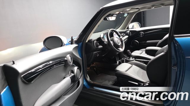 MINI Cooper Classic Plus Launch Pack Third Generation 2023 — фото 10