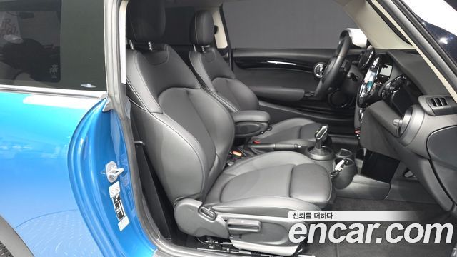 MINI Cooper Classic Plus Launch Pack Third Generation 2023 — фото 16
