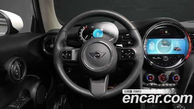 MINI Cooper Classic Plus Launch Pack Third Generation 2023 — фото 17