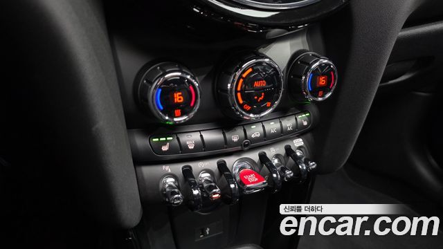 MINI Cooper Classic Plus Launch Pack Third Generation 2023 — фото 22