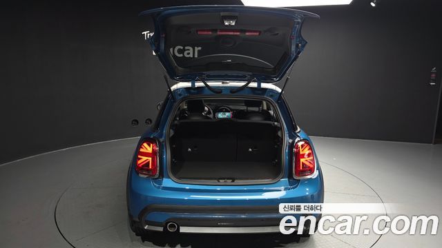 MINI Cooper Classic Plus Launch Pack Third Generation 2023 — фото 24