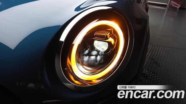 MINI Cooper Classic Plus Launch Pack Third Generation 2023 — фото 28