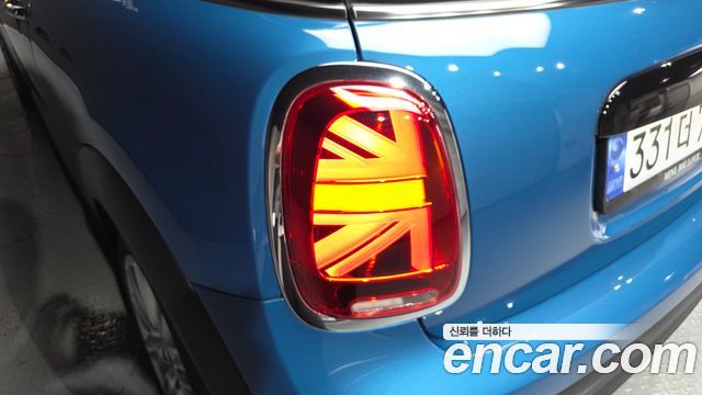 MINI Cooper Classic Plus Launch Pack Third Generation 2023 — фото 29