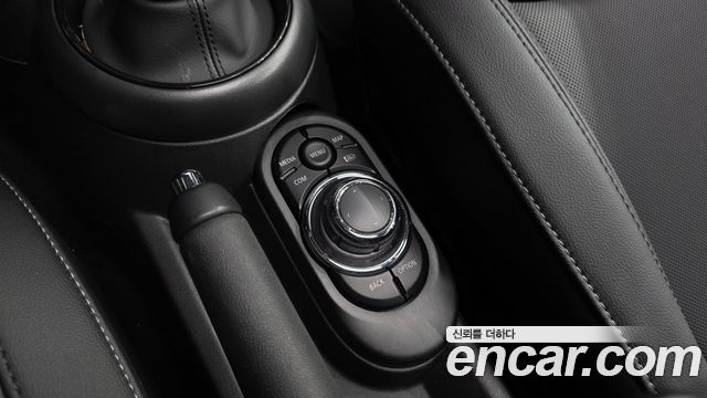MINI Cooper Classic Plus Launch Pack Third Generation 2023 — фото 35