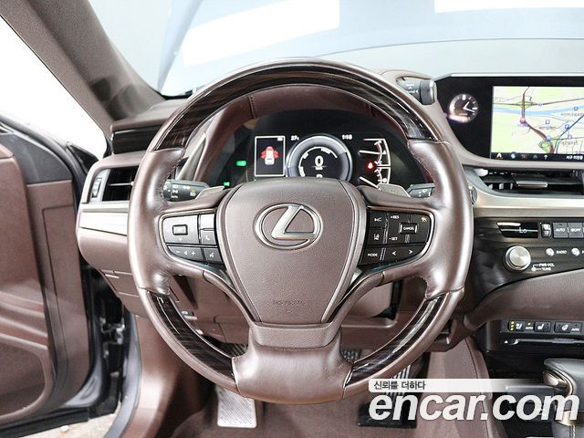 Lexus ES300h (VII) Luxury 2021 — фото 19