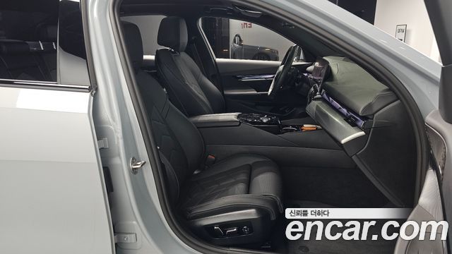 BMW 5 Series (G60) 520i Special Edition 2025 — фото 11