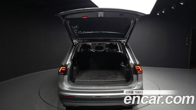 Volkswagen Tiguan Allspace 2.0 TDI Prestige 2020 — фото 20