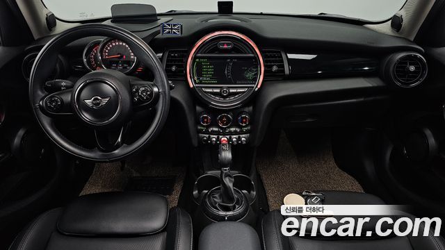 MINI Cooper 5Door HIGH 3rd 2018 — фото 7