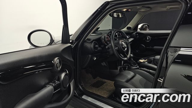 MINI Cooper 5Door HIGH 3rd 2018 — фото 10