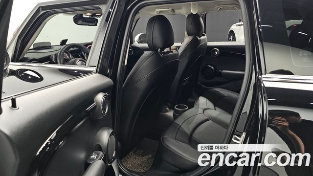MINI Cooper 5Door HIGH 3rd 2018 — фото 11