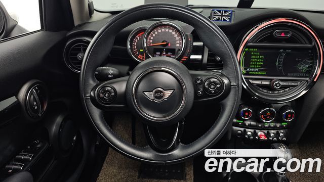 MINI Cooper 5Door HIGH 3rd 2018 — фото 13