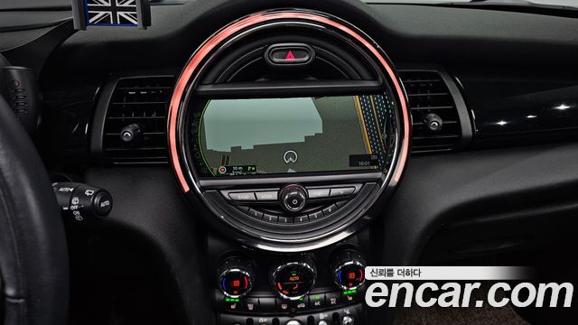 MINI Cooper 5Door HIGH 3rd 2018 — фото 14